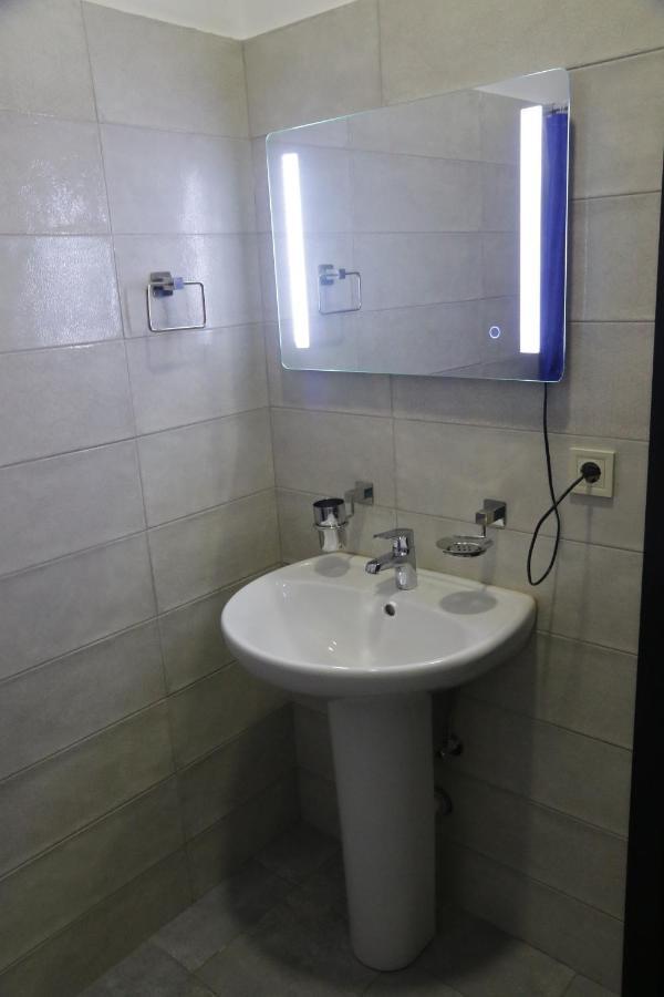 Hotel Aguna Kutaisi Exteriör bild